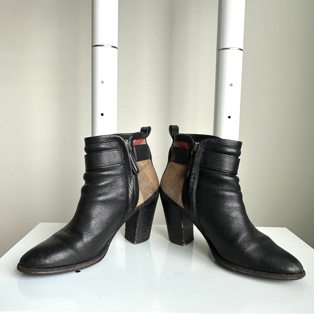 Burberry Black Pebbled Leather Ankle Boots – Nova Check – Made in Italy – EU 37